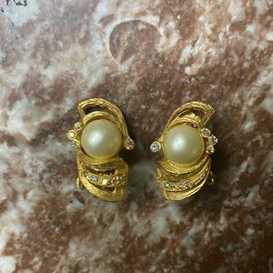 Vintage Goldtone Glass Pearl and Crystal Clip On Earrings